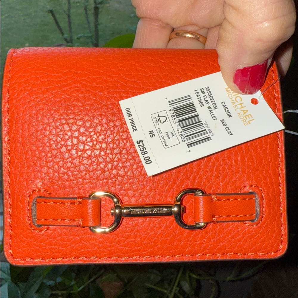 Michael Kors $258 Carson Women Pebbled Leather Flap Wallet one only - Picture 10 of 15